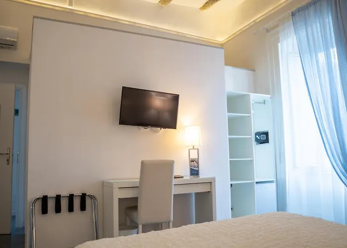 Bed & Breakfast Sotto Le Stelle Ai Decumani 4*